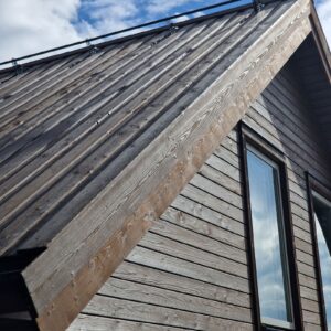 Takbrädor i trä. Bränd / borstad nordisk gran